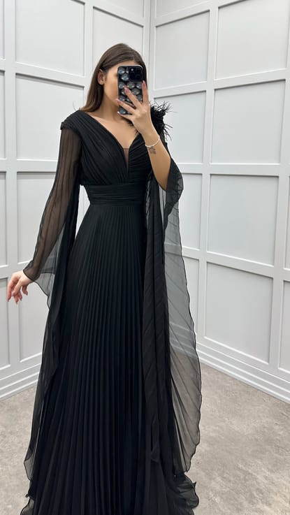 Siyah Omuz Detay Pliseli Tasarım Elbise