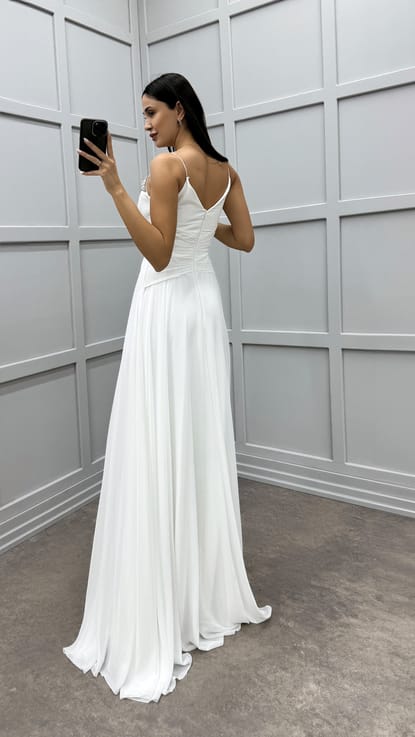 Beyaz İp Askılı Bel Detay İşlemeli Tasarım Elbise