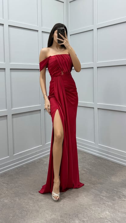 Kırmızı Göğüs Detay Tasarım Saten Abiye Elbise