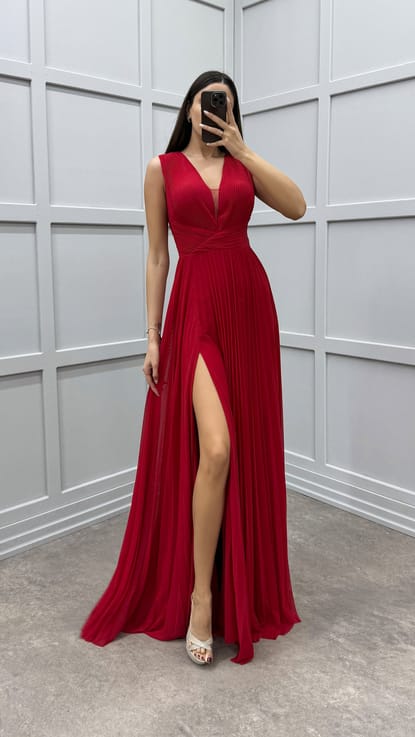 Kırmızı Göğüs Detay Pliseli Tasarım Elbise