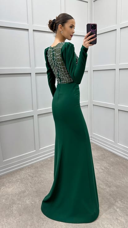 Zümrüt Yeşili Göğsü İşlemeli Transparan Tasarım Elbise