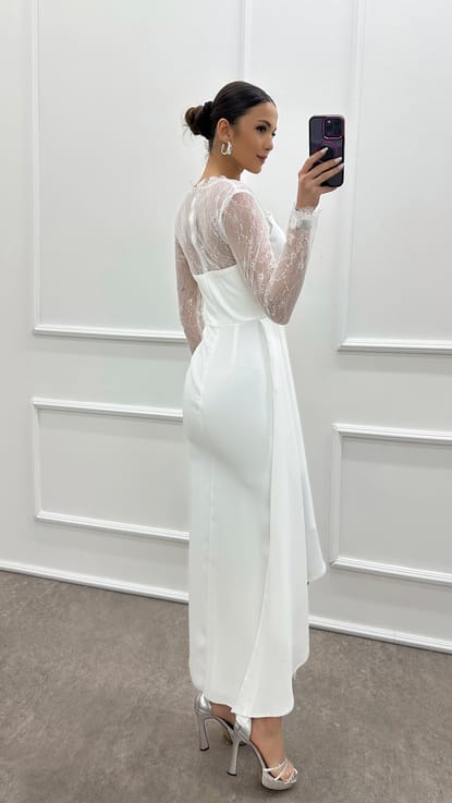 Beyaz V Yaka Dantelli Tasarım Elbise