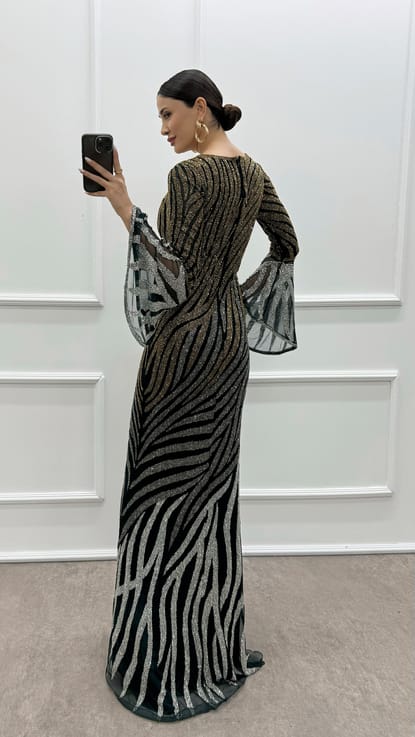 Siyah Kol Detay Özel İşlemeli Tasarım Abiye Elbise