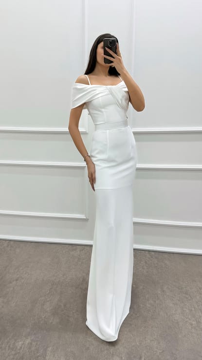 Beyaz İp Askılı Göğsü Fiyonk Elbise