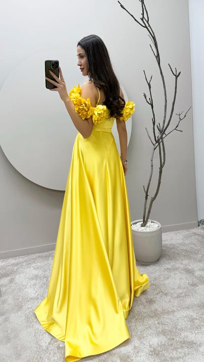 Sarı İp Askılı Çiçek Detay Saten Abiye Elbise