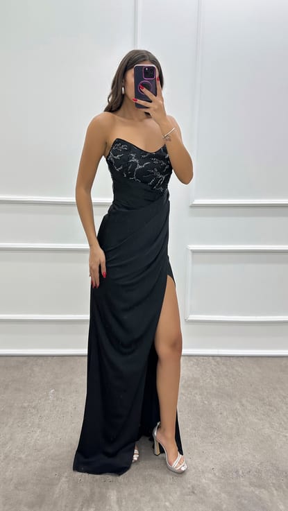 Siyah Straplez Göğsü İşlemeli Tasarım Elbise