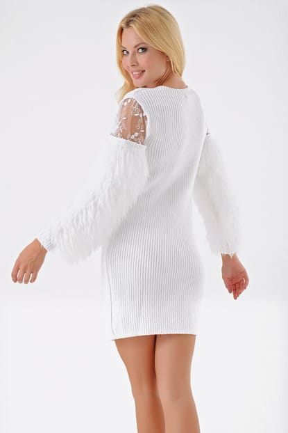 Beyaz Kollari Tüy Detayli Triko Tunik Elbise