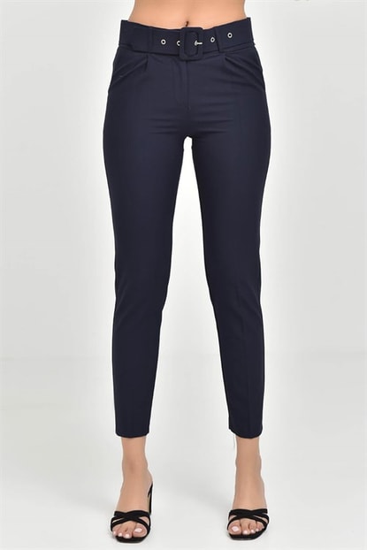 Carrot arched navy trousers