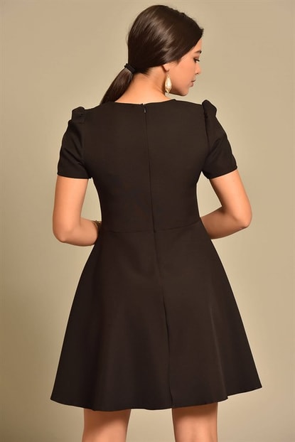 Siyah Önden Düğme Detayli Elbise