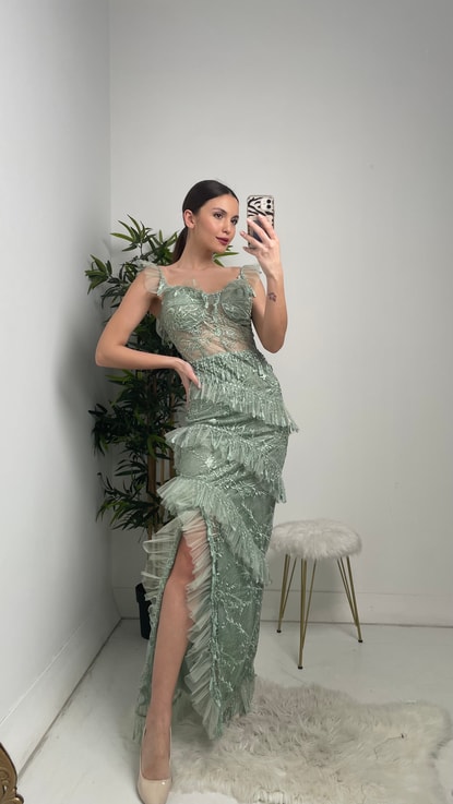 Mint Yeşili Fırfırlı Uzun Dantel Abiye Elbise
