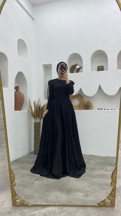 Siyah Omuz İşlemeli Drapeli Şifon Tesettür Abiye Elbise