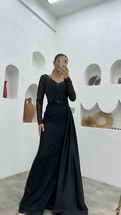 Siyah İşlemeli Motifli Drapeli Abiye Elbise