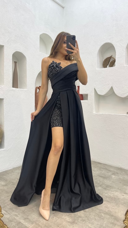 Siyah İşlemeli Transparan Detay Drapeli Saten Abiye Elbise