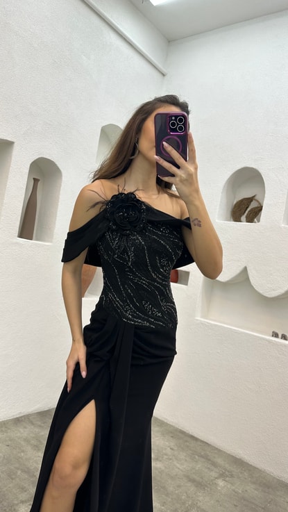 Siyah Üzeri İşlemeli Transparan Detay Abiye Elbise
