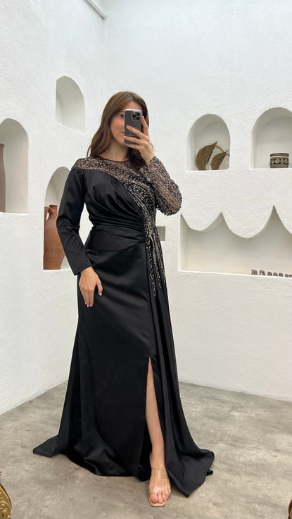 Siyah Taş Detay Drapeli Saten Büyük Beden Abiye Elbise