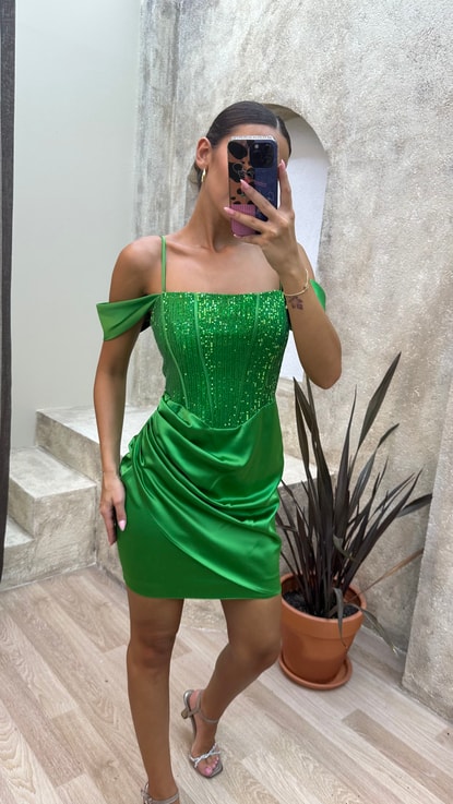 Yeşil İp Askılı Göğsü İşlemeli Mini Elbise