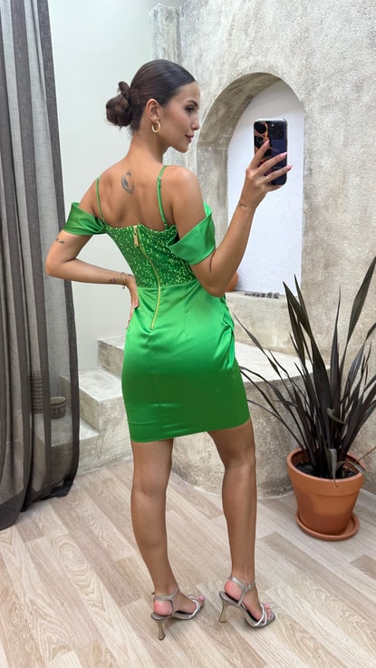 Yeşil İp Askılı Göğsü İşlemeli Mini Elbise