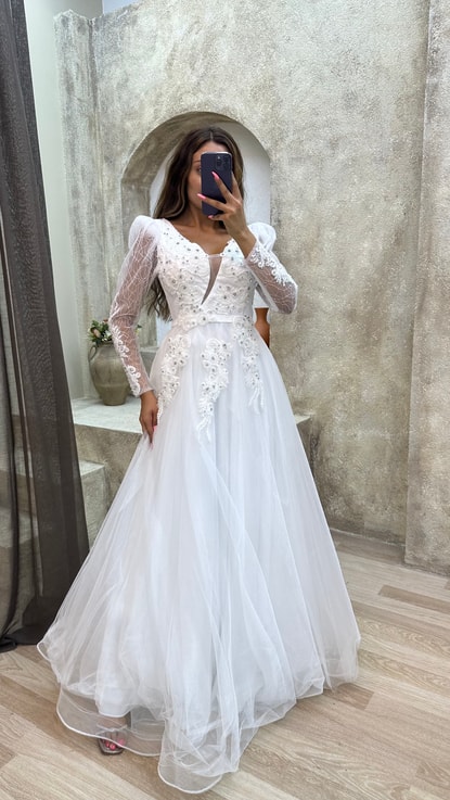 Beyaz V Yaka Taş İşlemeli Tül Abiye Elbise Imagen del producto