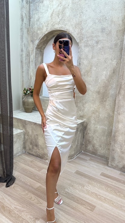 Beyaz Büzgülü Midi Elbise صورة المنتج