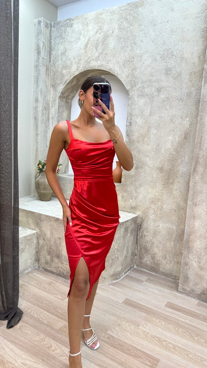 Kırmızı Büzgülü Midi Elbise صورة المنتج