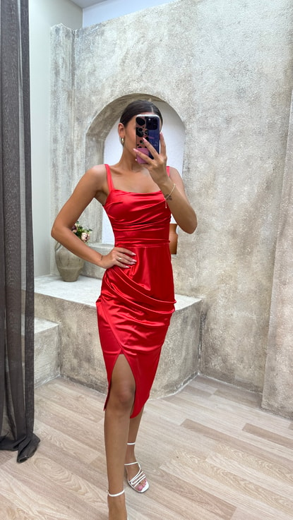 Kırmızı Büzgülü Midi Elbise