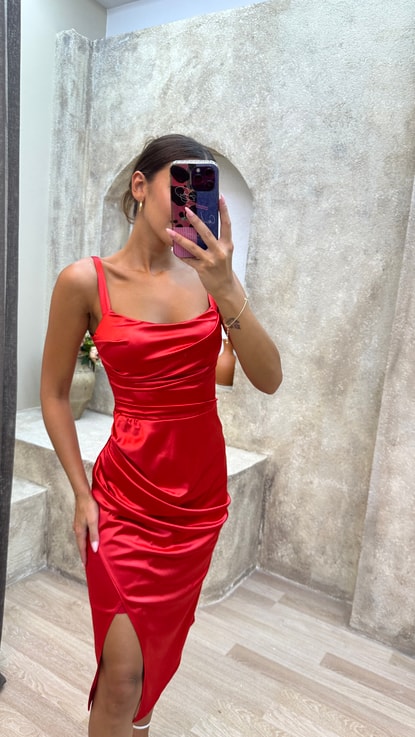 Kırmızı Büzgülü Midi Elbise