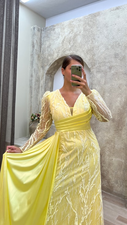 Sarı V Yaka İşlemeli Bel Detay Saten Büyük Beden Abiye Elbise