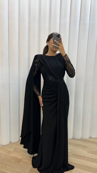 Siyah Pliseli Bel Detay İşlemeli Tasarım Abiye Elbise