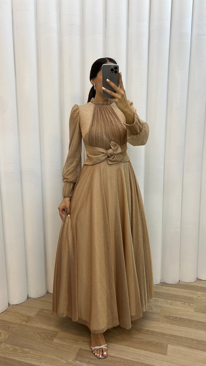 Bej Göğsü Pliseli Beli Fiyonk Detay Tasarım Abiye Elbise