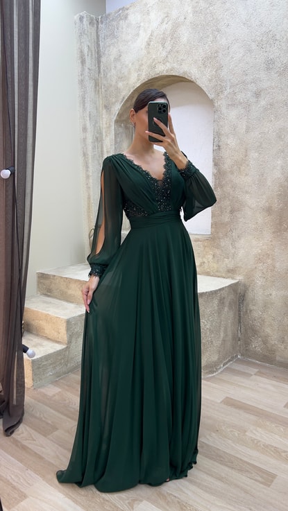 Zümrüt Yeşili İşleme Detay Tasarım Şifon Abiye Elbise