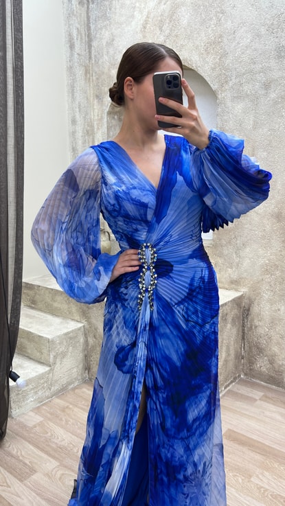 Mavi Broş Detay Pliseli Tasarım Şifon Büyük Beden Abiye Elbise