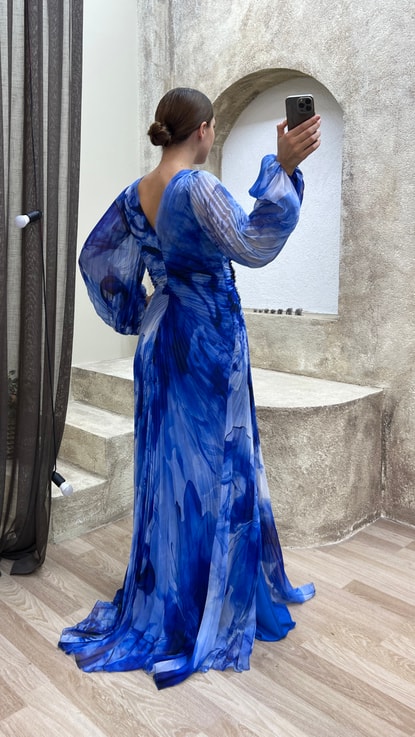 Mavi Broş Detay Pliseli Tasarım Şifon Büyük Beden Abiye Elbise