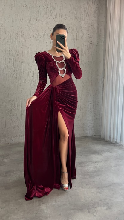 Bordo Göğsü Taş İşlemeli Bel Detay Tasarım Kadife Abiye Elbise