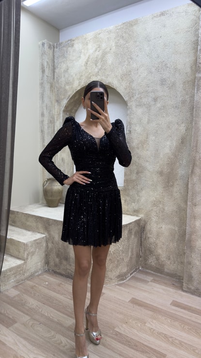 Siyah Omuzları Vatkalı Tasarım Payet Elbise Imagen del producto