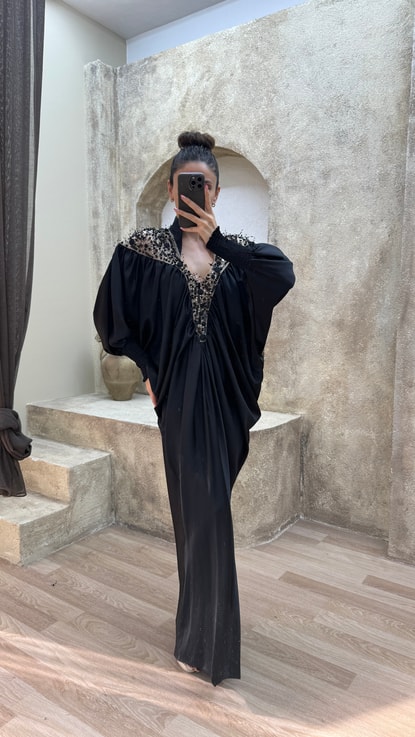 Siyah Pliseli İşlemeli Tasarım Saten Abiye Elbise