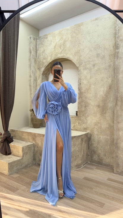 Bebe Mavisi Sırt Detay Beli Gül Tasarım Şifon Abiye Elbise