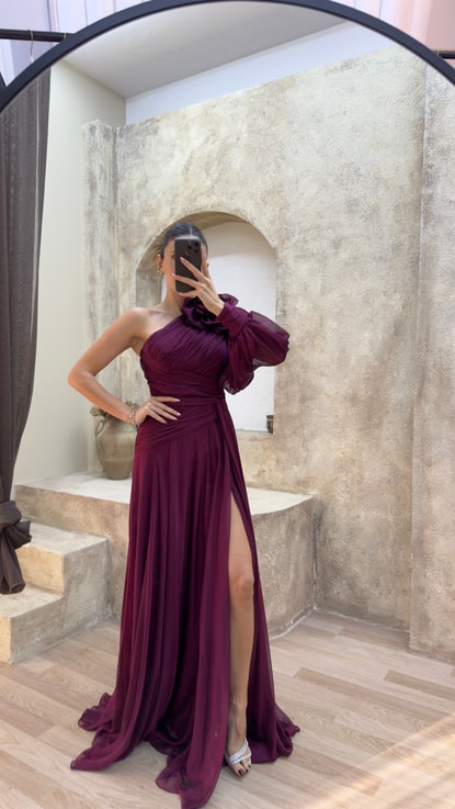 Bordo Tek Omuz Gül Detay Drapeli Tasarım Şifon Abiye Elbise