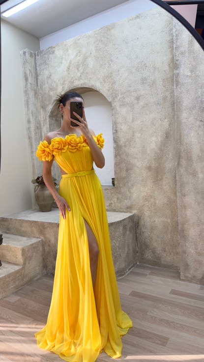 Sarı Straplez Göğsü Gül Bel Detay Tasarım Abiye Elbise