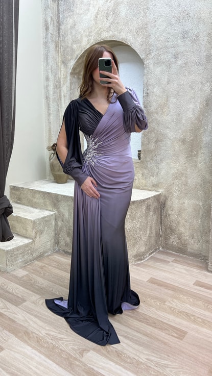 Lila V Yaka Sırt Detay Beli Taş İşlemeli Tasarım Büyük Beden Saten Elbise