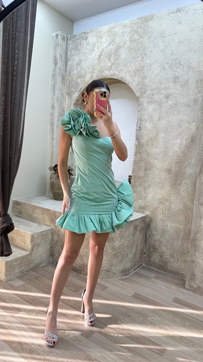 Mint Yeşili Omuz Detay Fırfırlı Tasarım Mini Elbise