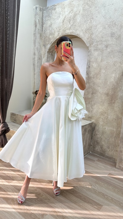 Beyaz Straplez Bel Detay Tasarım Elbise
