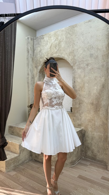 Beyaz Çiçek Detay Transparan Tasarım Elbise
