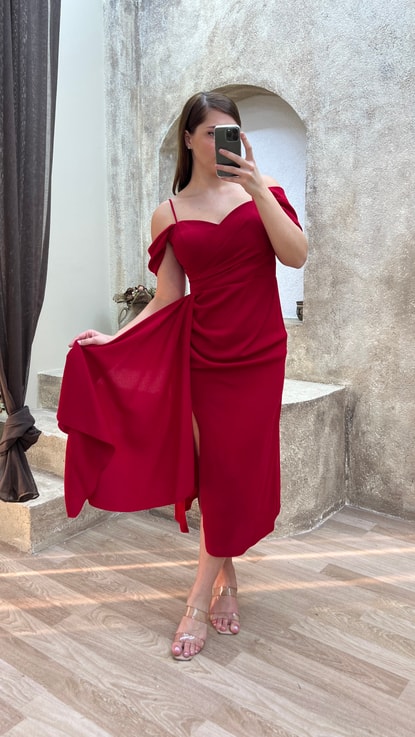 Kırmızı Göğüs Detay Drapeli Tasarım Büyük Beden Elbise