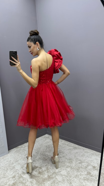 Kırmızı Tek Omuz Volan Detay Tasarım Tül Elbise