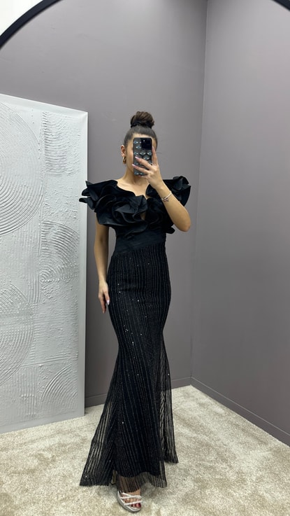 Siyah Straplez Volanlı İşleme Detay Tasarım Abiye Elbise