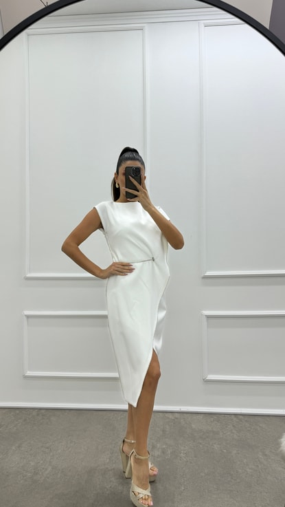 Beyaz Asimetrik Kesim Şerit Detay Tasarım Elbise