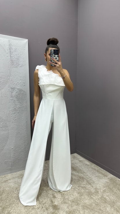 Beyaz Göğüsü Fırfırlı Tasarım Tulum Elbise