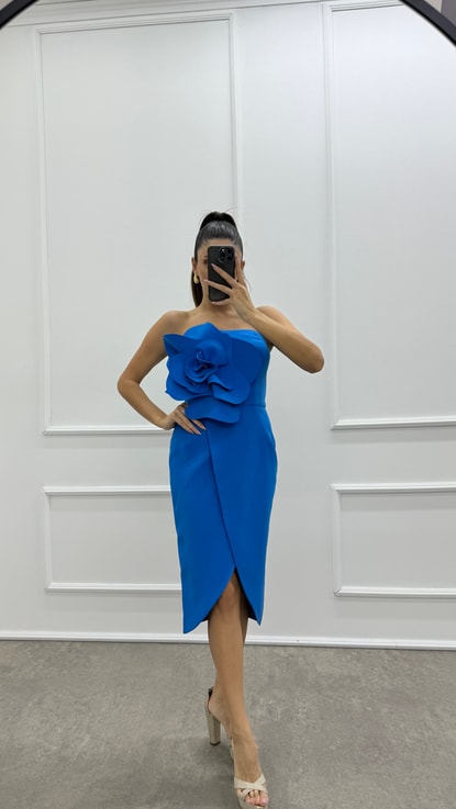 Mavi Straplez Çiçek Detay Tasarım Elbise