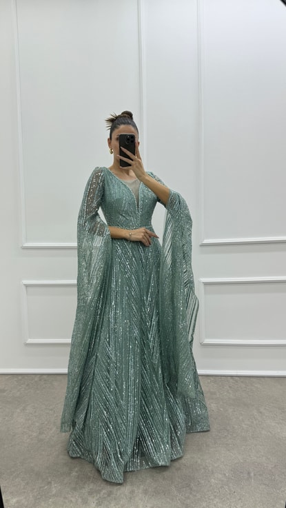 Mint Yeşili Göğüs Detay Kolları Pelerin Tasarım Payet Abiye Elbise