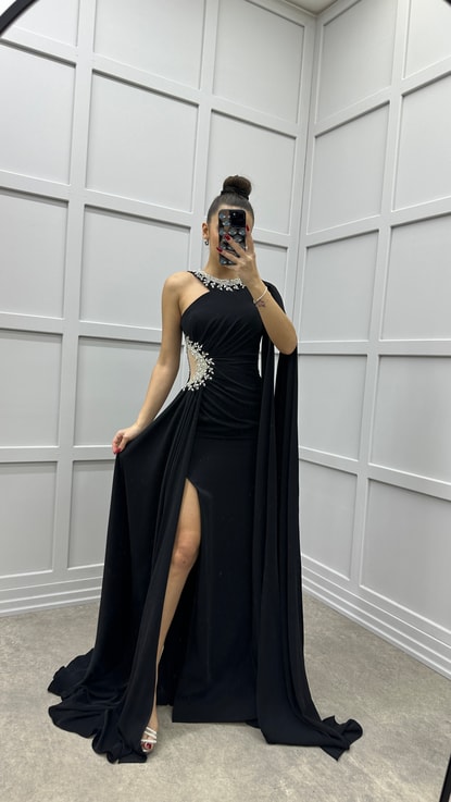 Siyah Boyun Detay İşlemeli Tasarım Saten Abiye Elbise